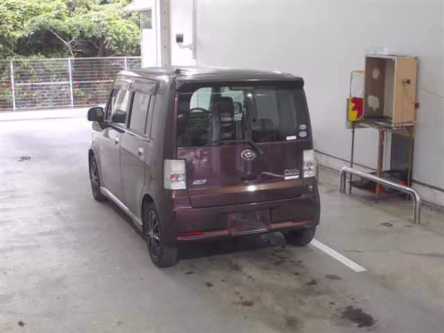 DAIHATSU MOVE CONTE