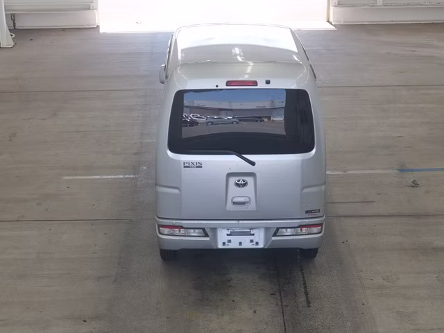TOYOTA PIXIS VAN