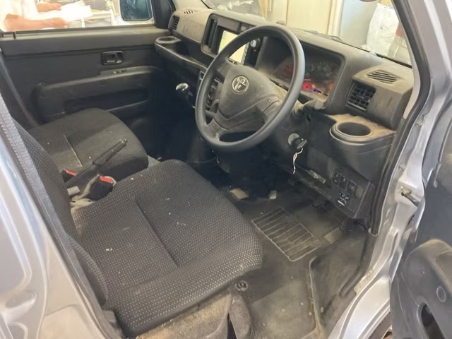TOYOTA PIXIS VAN