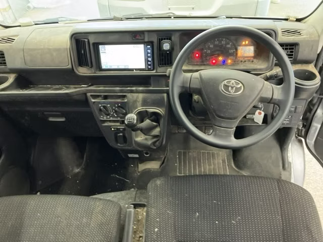 TOYOTA PIXIS VAN