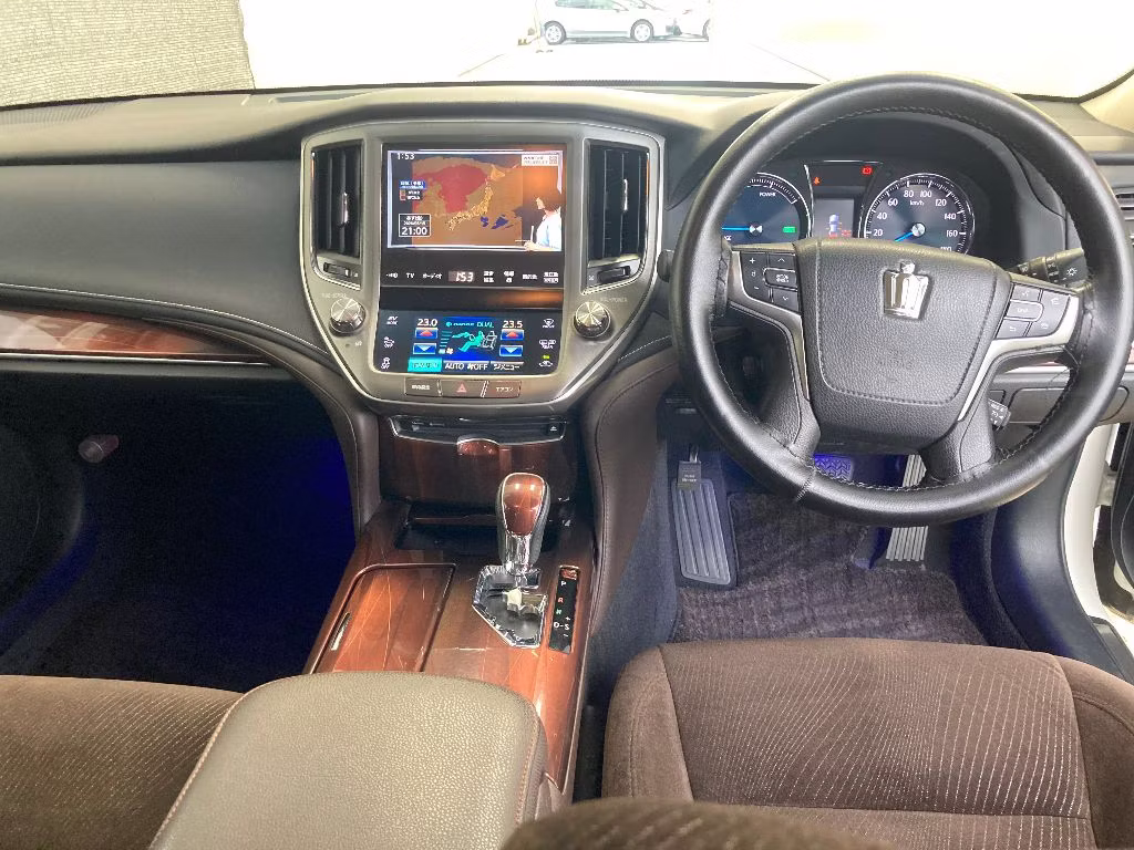 TOYOTA CROWN