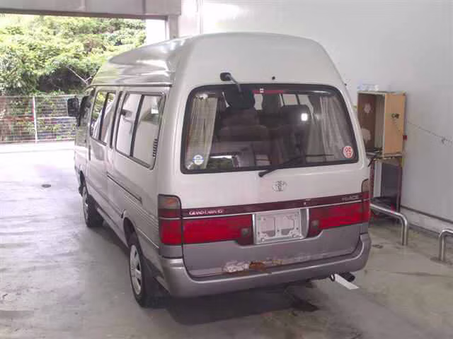 TOYOTA HIACE