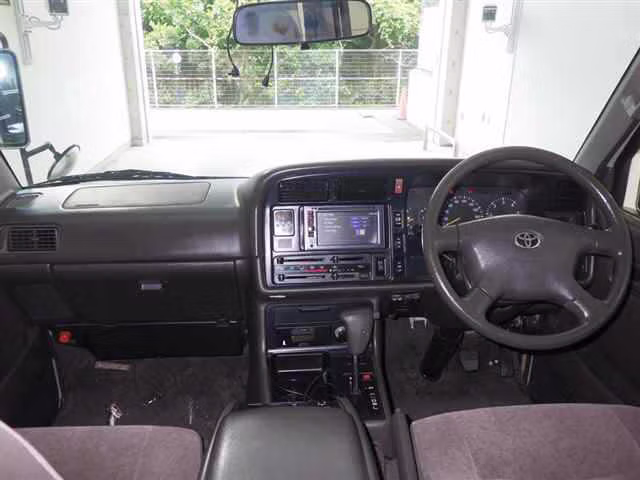 TOYOTA HIACE