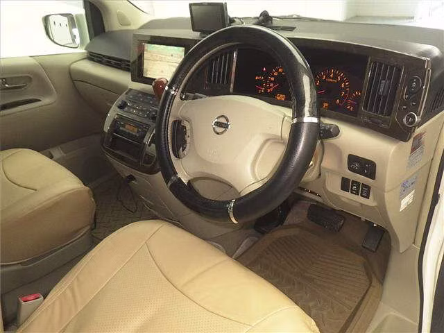 NISSAN ELGRAND