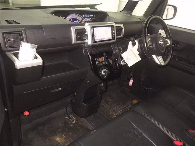 DAIHATSU WAKE