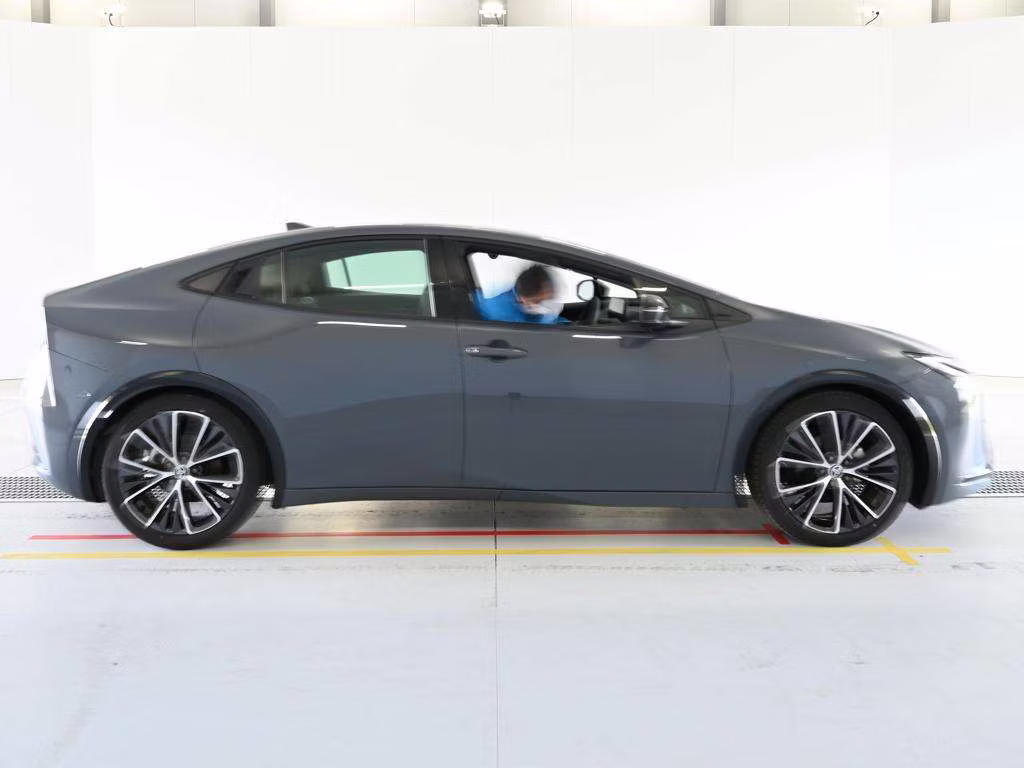 TOYOTA PRIUS