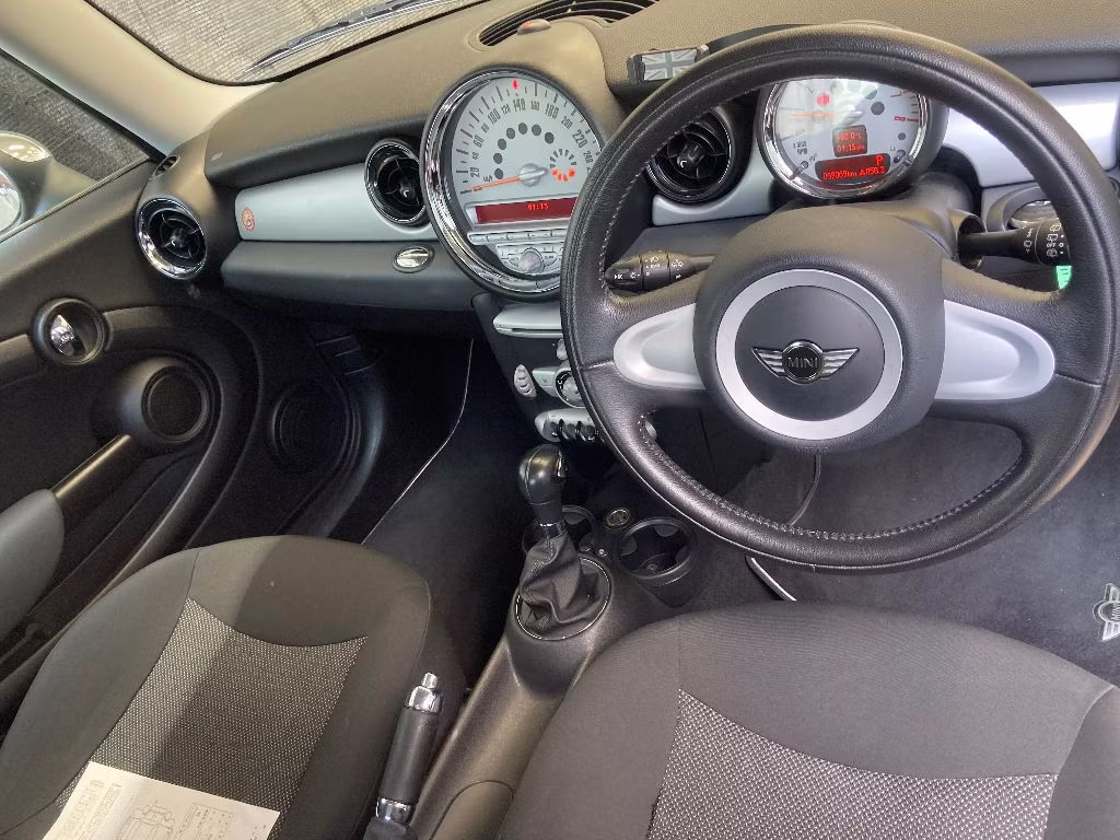 MINI HATCH