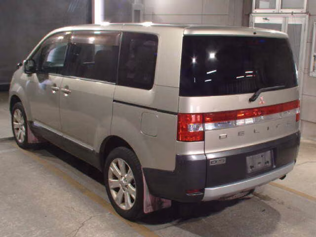 MITSUBISHI DELICA D:5