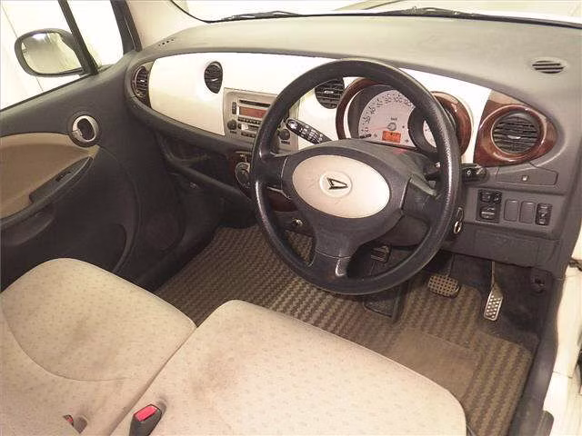 DAIHATSU MOVE LATTE