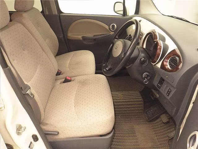DAIHATSU MOVE LATTE