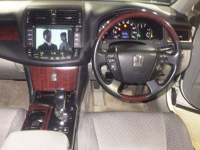 TOYOTA CROWN
