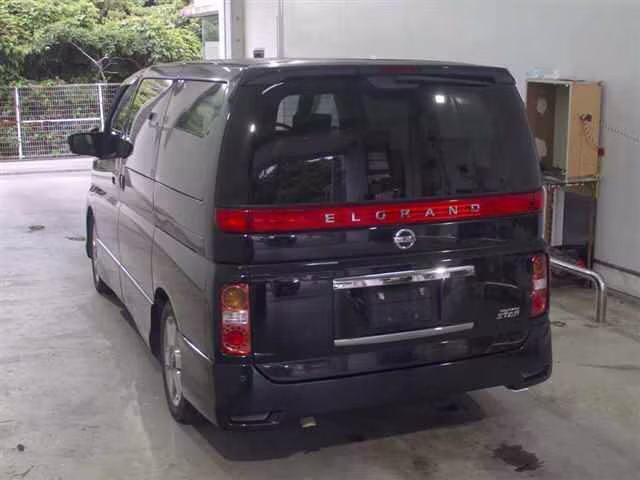 NISSAN ELGRAND