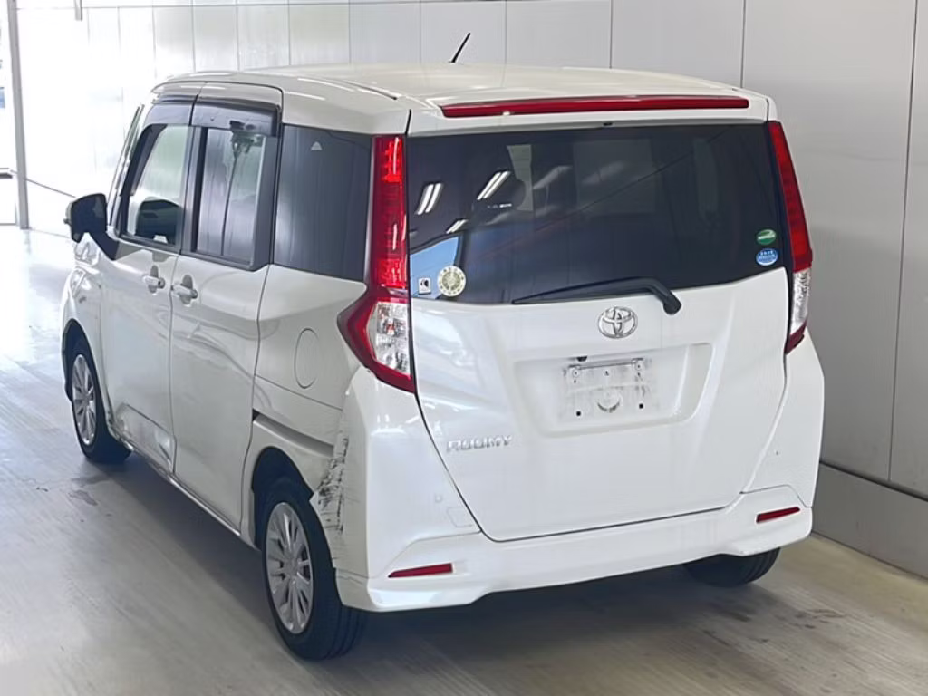 TOYOTA ROOMY