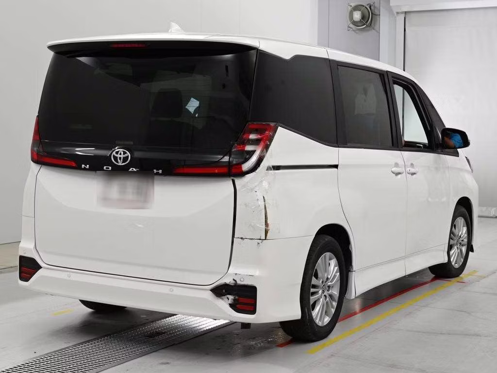 TOYOTA NOAH