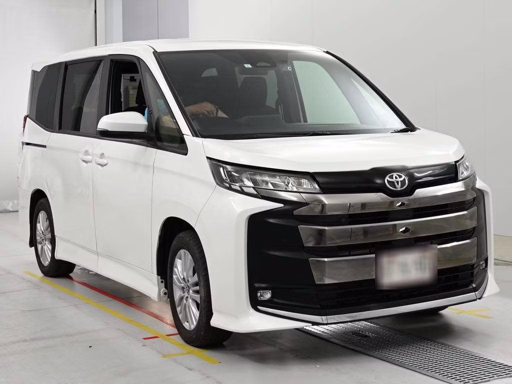 TOYOTA NOAH