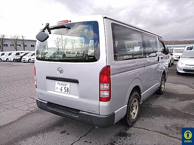 TOYOTA REGIUS ACE