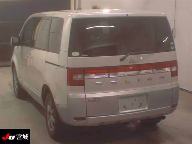 MITSUBISHI DELICA D:5