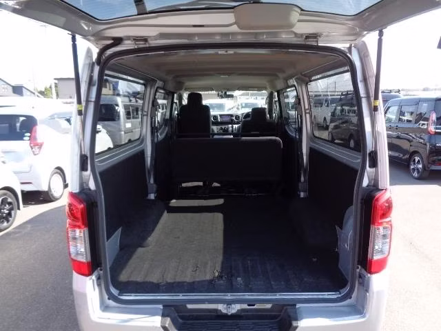 NISSAN CARAVAN