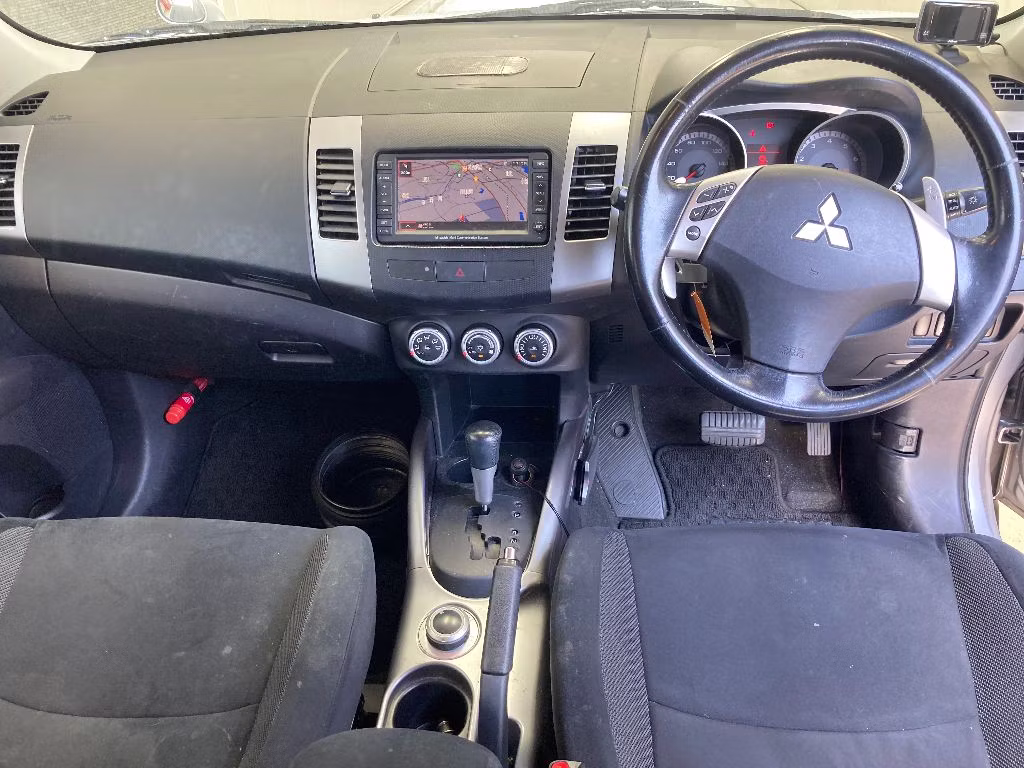 MITSUBISHI OUTLANDER