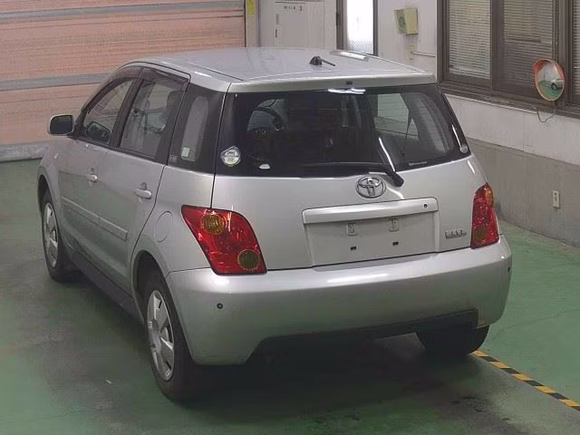 TOYOTA IST