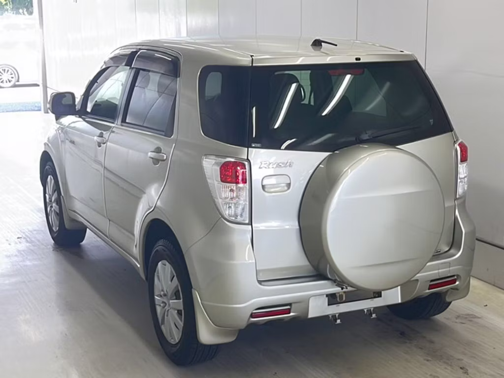 TOYOTA RUSH