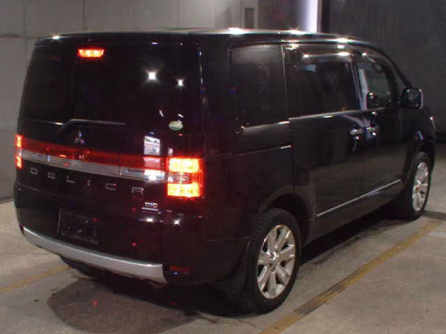 MITSUBISHI DELICA D:5