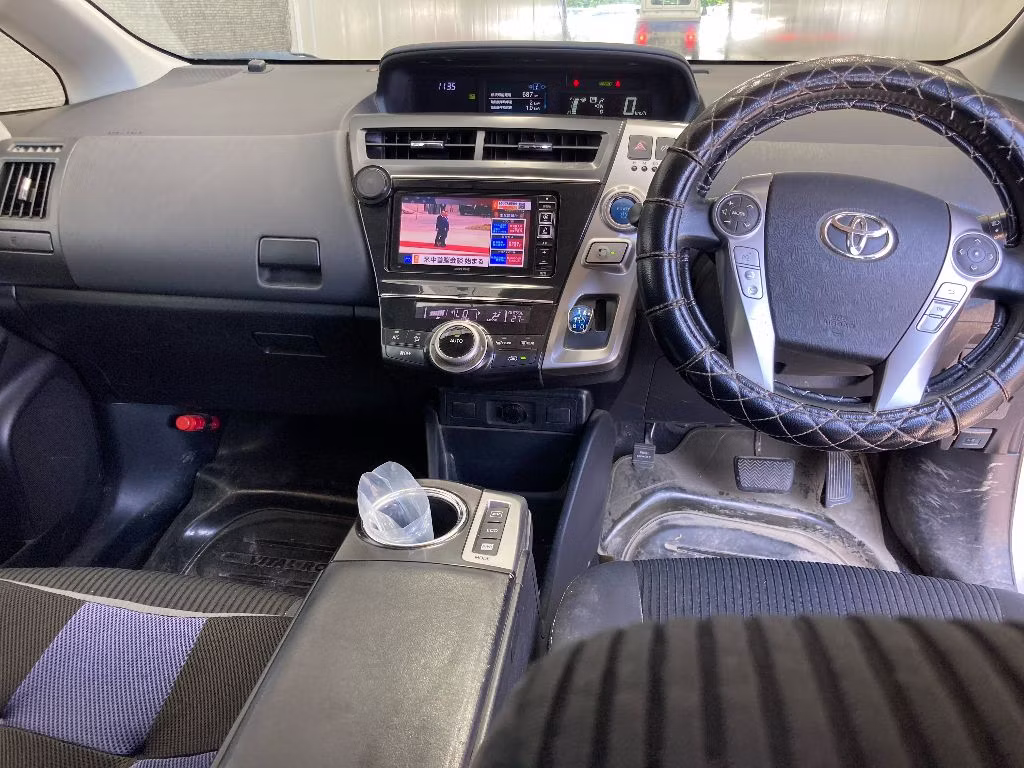 TOYOTA PRIUS ALPHA