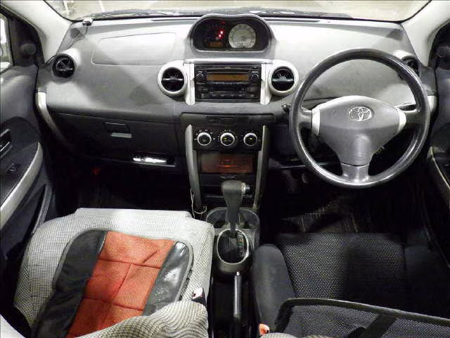 TOYOTA IST