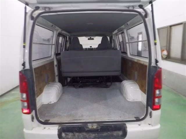 TOYOTA REGIUS ACE