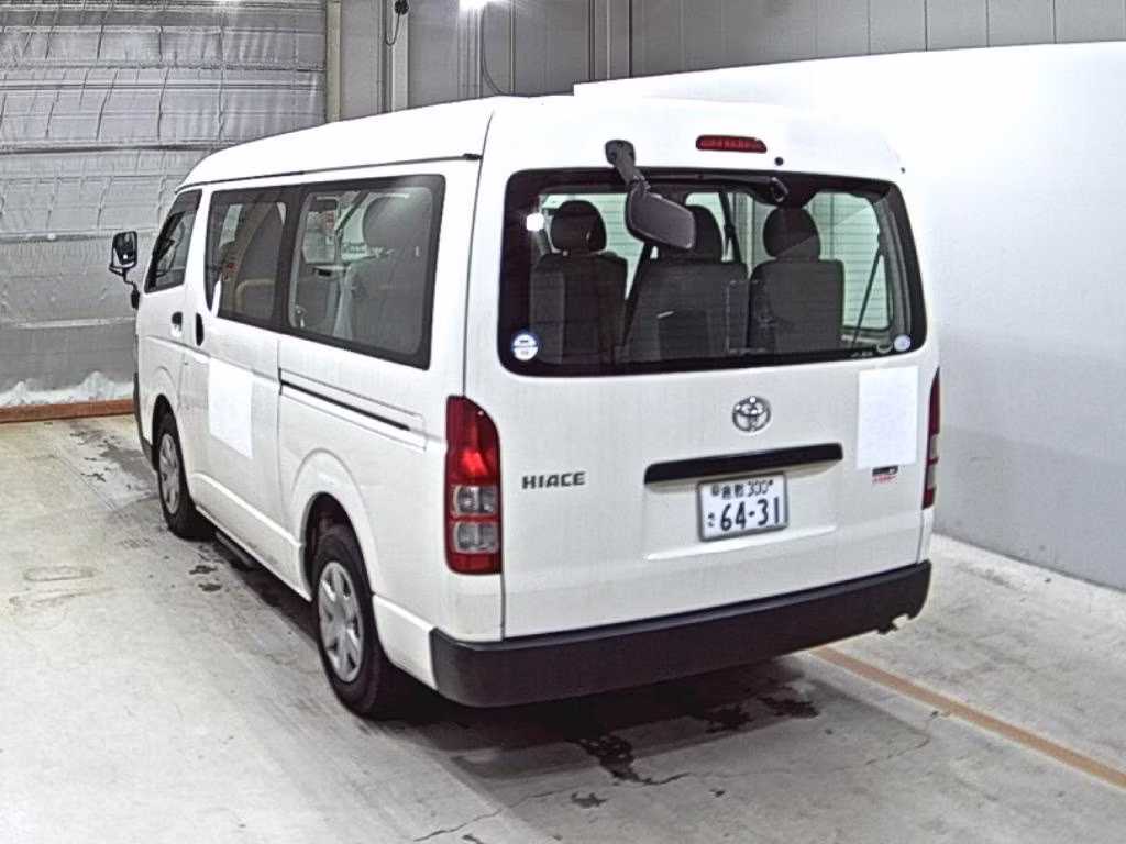 TOYOTA HIACE