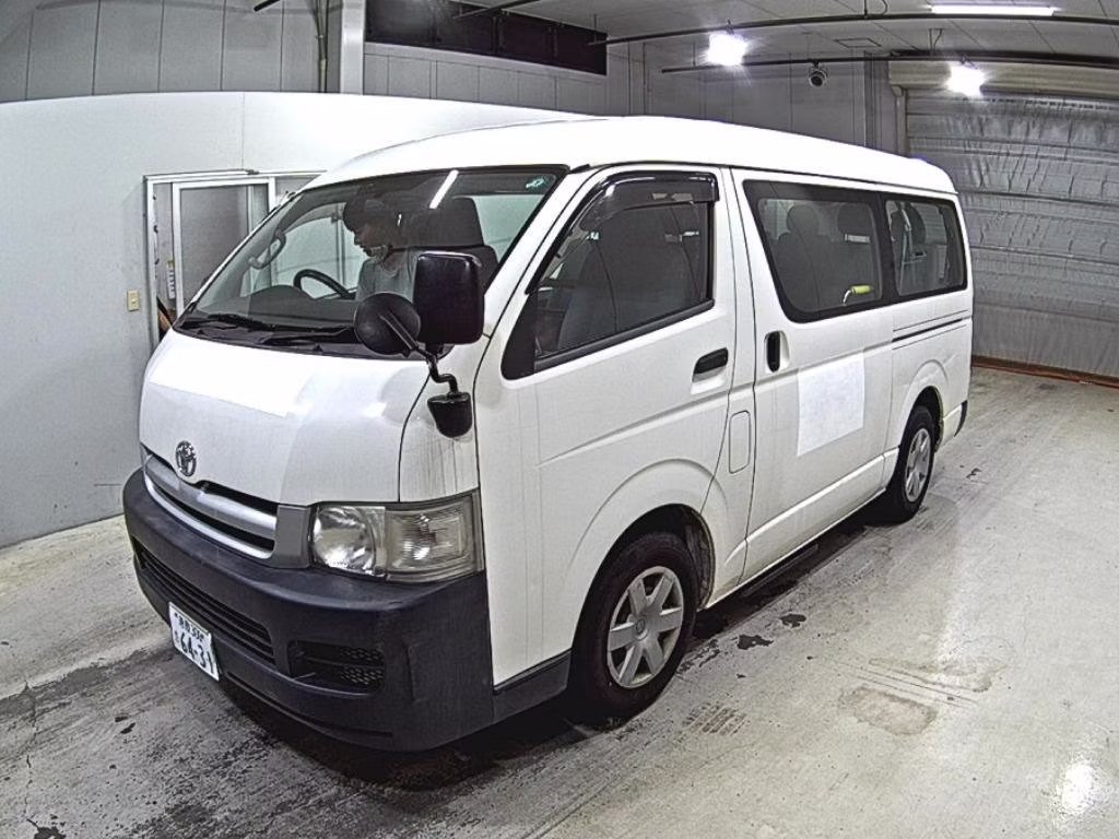 TOYOTA HIACE