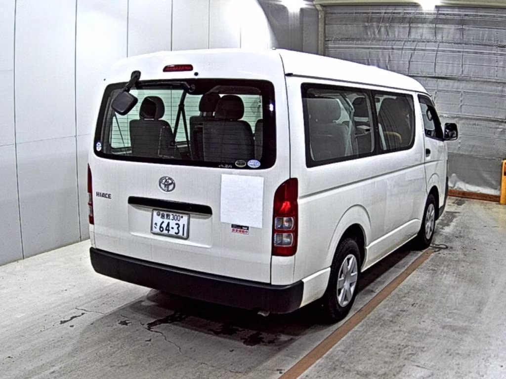 TOYOTA HIACE