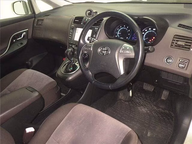 TOYOTA MARK X ZIO