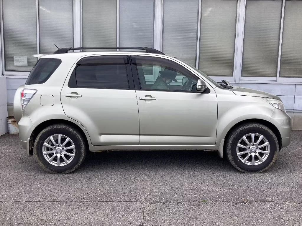 TOYOTA RUSH