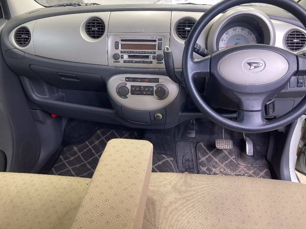 DAIHATSU MOVE LATTE