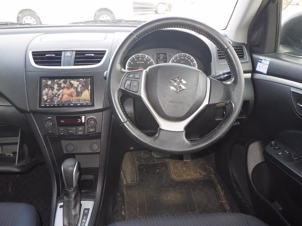 SUZUKI SWIFT