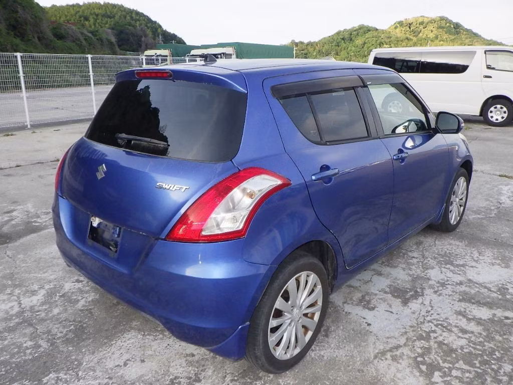 SUZUKI SWIFT