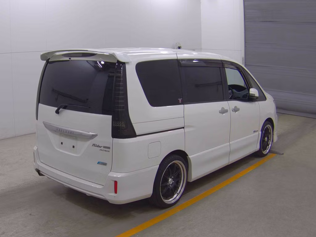 NISSAN SERENA