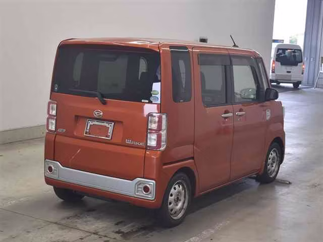 DAIHATSU WAKE