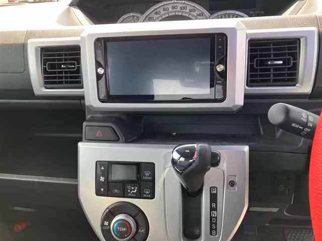 DAIHATSU WAKE