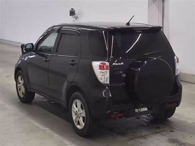 TOYOTA RUSH