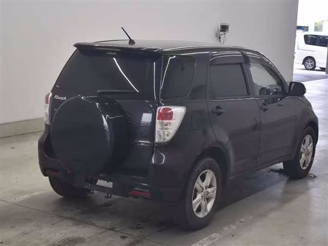 TOYOTA RUSH