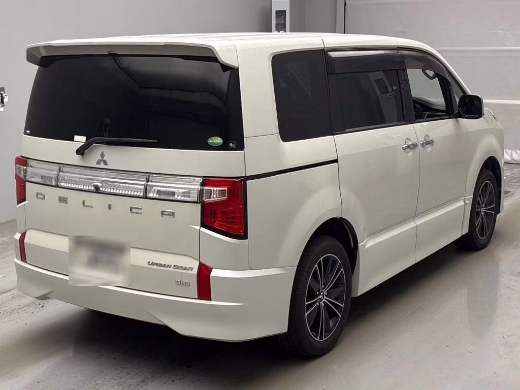 MITSUBISHI DELICA D:5