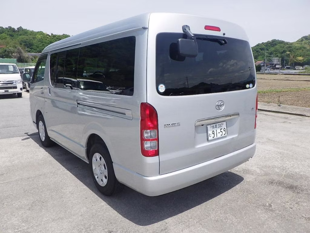 TOYOTA HIACE