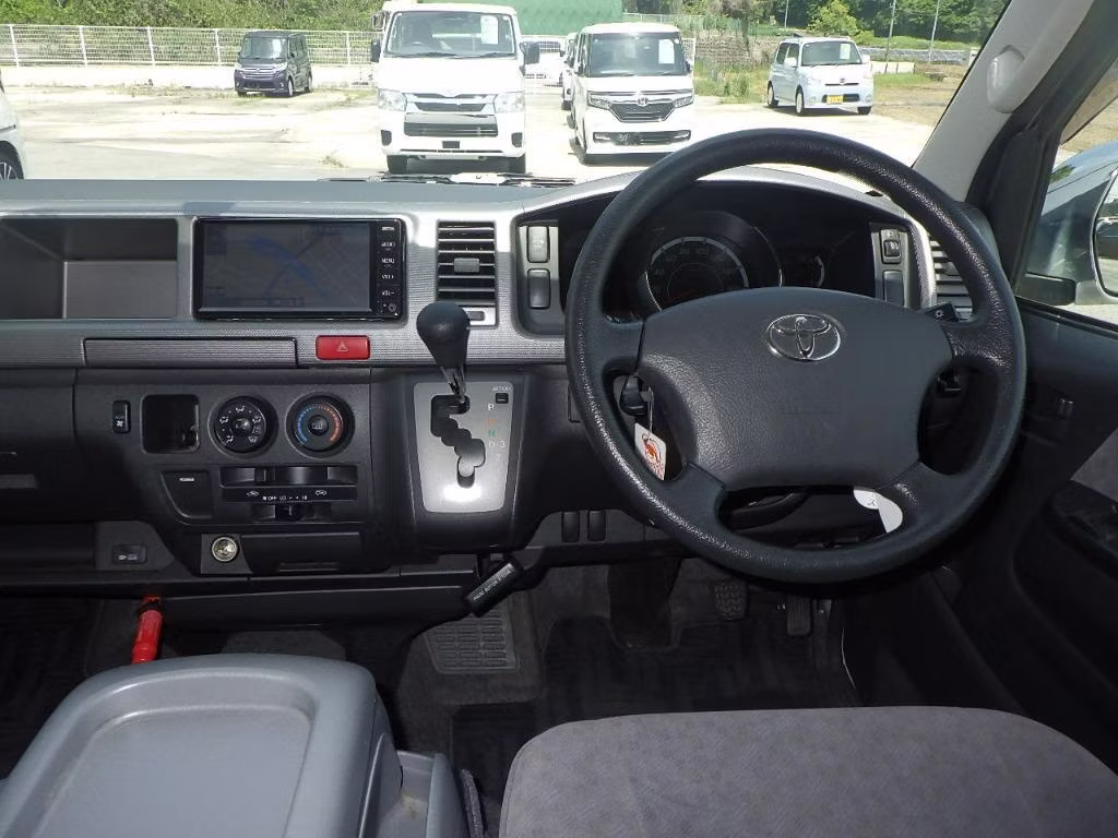 TOYOTA HIACE