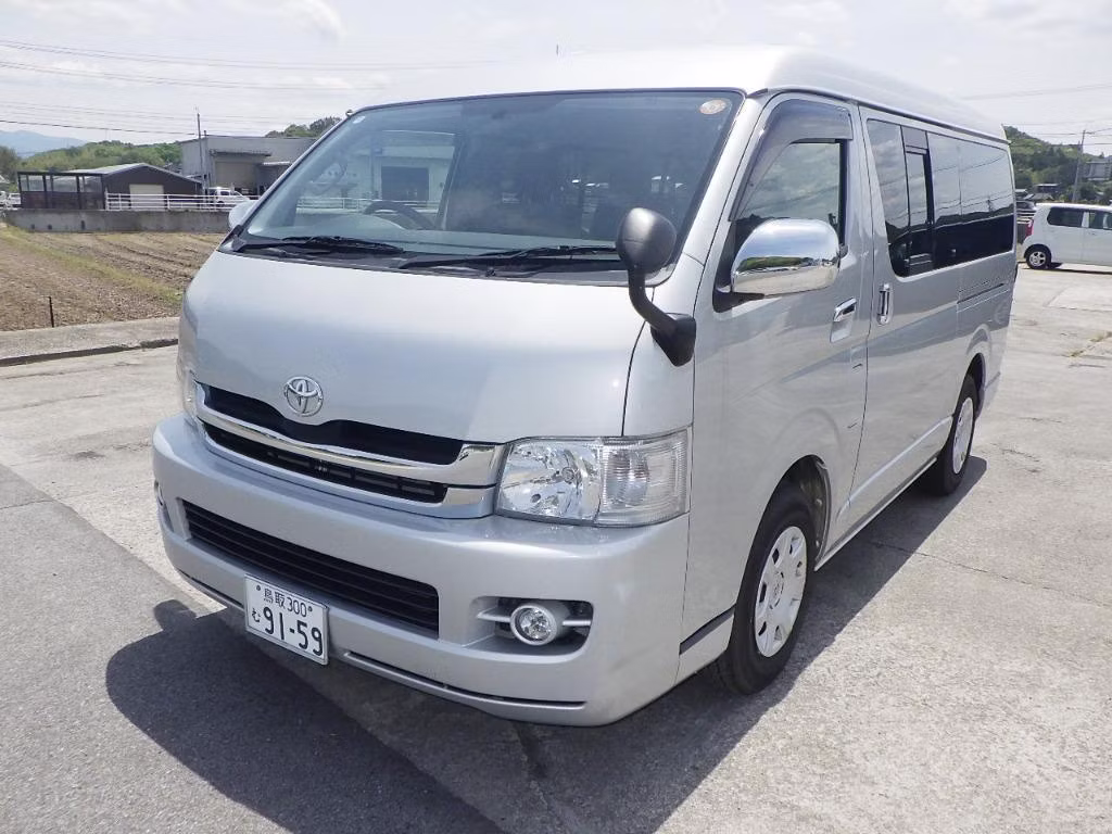 TOYOTA HIACE