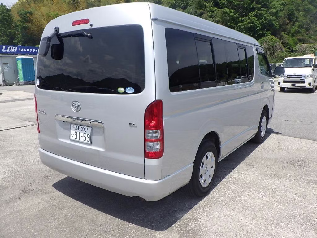 TOYOTA HIACE