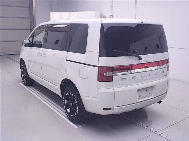 MITSUBISHI DELICA D:5