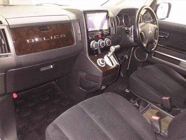 MITSUBISHI DELICA D:5