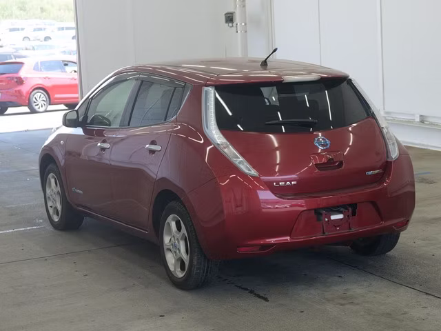 NISSAN LEAF